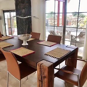 Villa Annunaki, Lajares